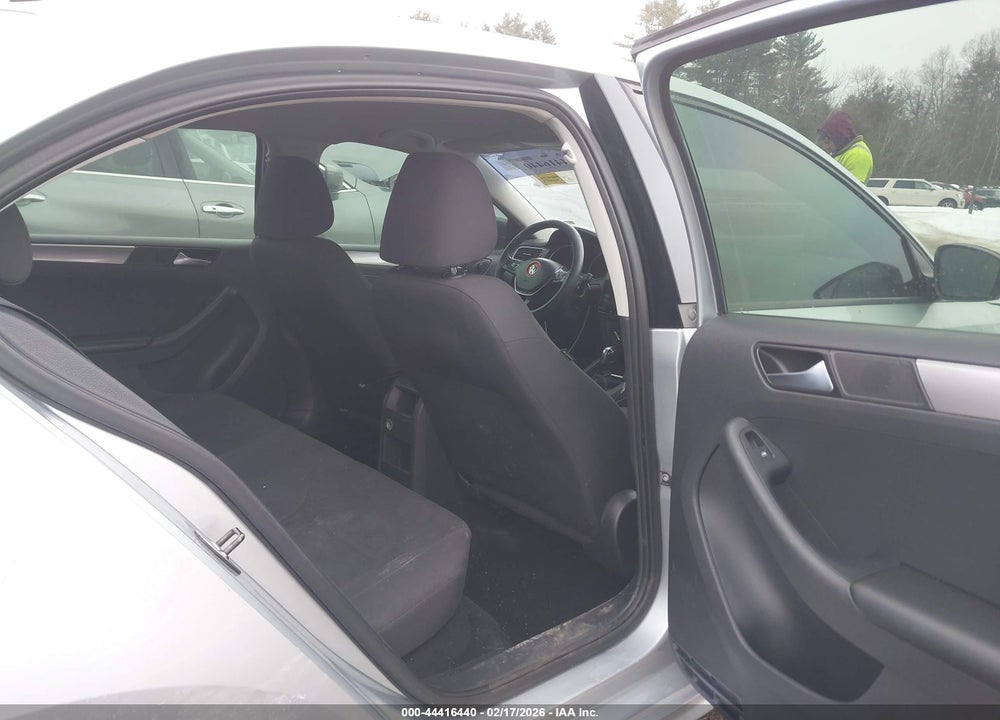 2015 VOLKSWAGEN JETTA 1.8T SE VIN: 3VWD17AJ2FM209029