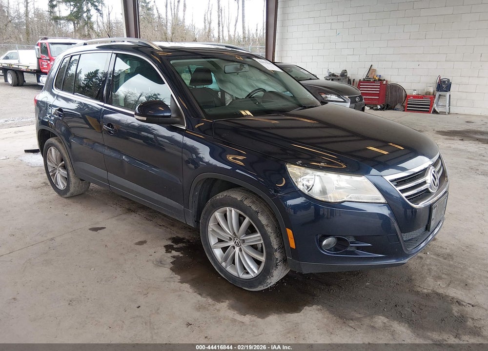 2011 VOLKSWAGEN TIGUAN SE VIN: WVGBV7AX9BW566345