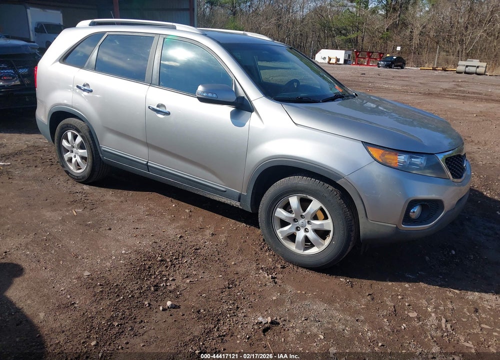 2013 KIA SORENTO LX VIN: 5XYKT3A63DG322670