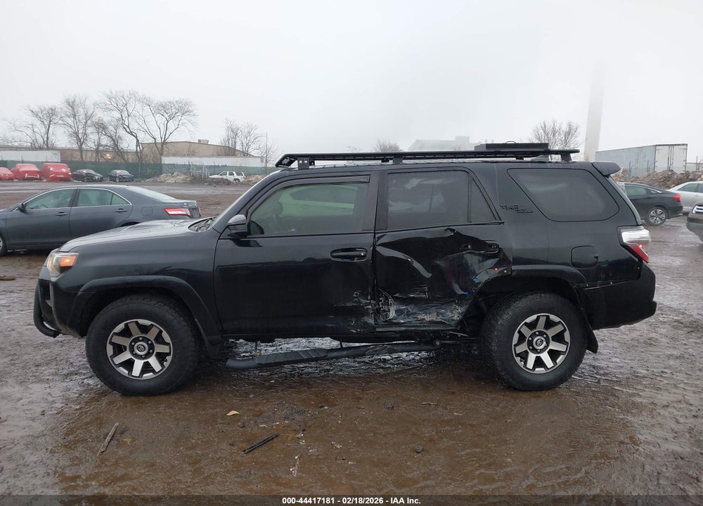 2018 TOYOTA 4RUNNER TRD OFF ROAD VIN: JTEBU5JR2J5570220