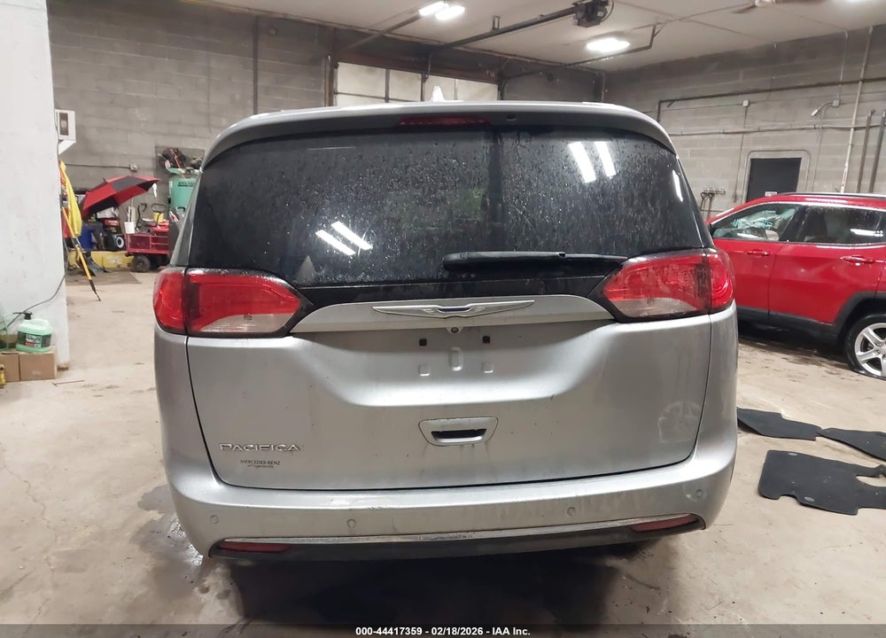 2018 CHRYSLER PACIFICA TOURING L VIN: 2C4RC1BG3JR119229