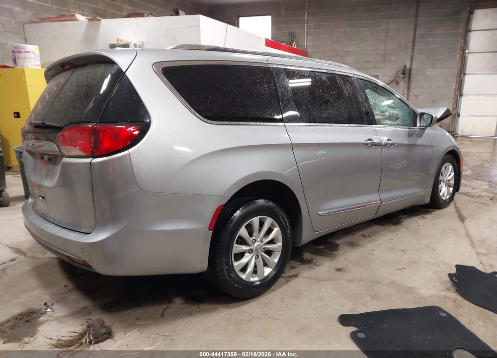 2018 CHRYSLER PACIFICA TOURING L VIN: 2C4RC1BG3JR119229