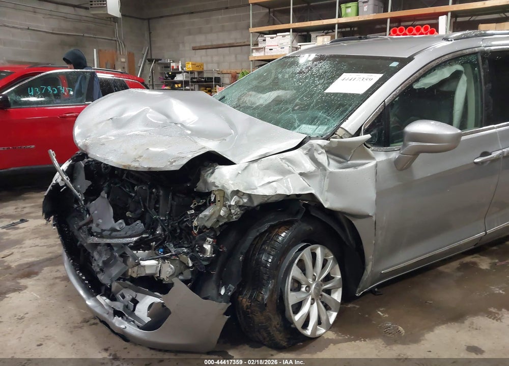 2018 CHRYSLER PACIFICA TOURING L VIN: 2C4RC1BG3JR119229