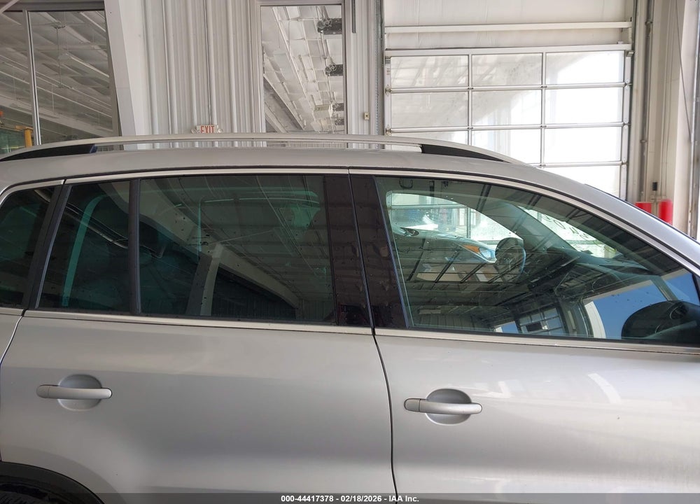 2012 VOLKSWAGEN TIGUAN SE VIN: WVGBV7AX0CW553405