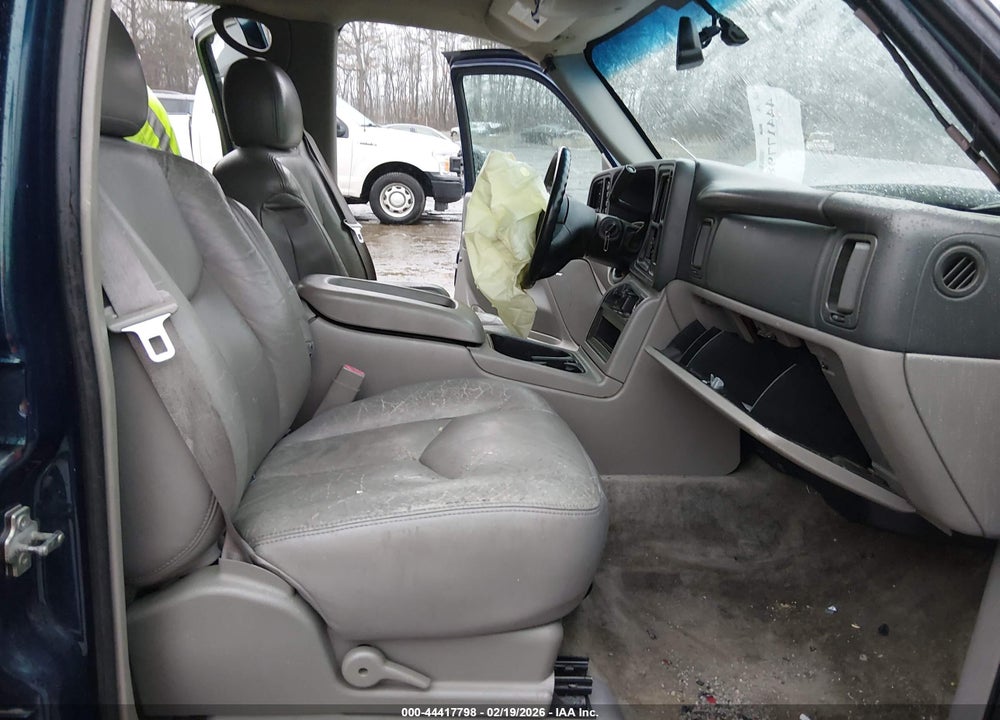 2005 CHEVROLET SUBURBAN 1500 LS VIN: 3GNFK16Z25G156938