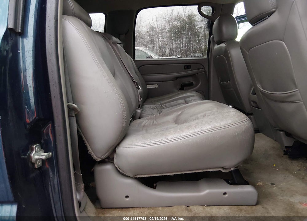 2005 CHEVROLET SUBURBAN 1500 LS VIN: 3GNFK16Z25G156938