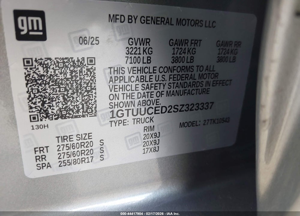 2025 GMC SIERRA 1500 4WD  SHORT BOX ELEVATION WITH 3SB VIN: 1GTUUCED2SZ323337