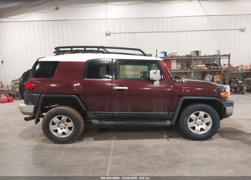 2007 TOYOTA FJ CRUISER VIN: JTEBU11F770023724