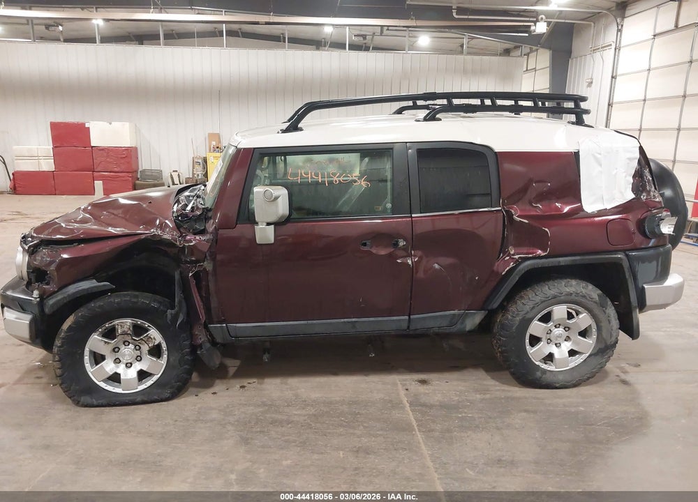 2007 TOYOTA FJ CRUISER VIN: JTEBU11F770023724