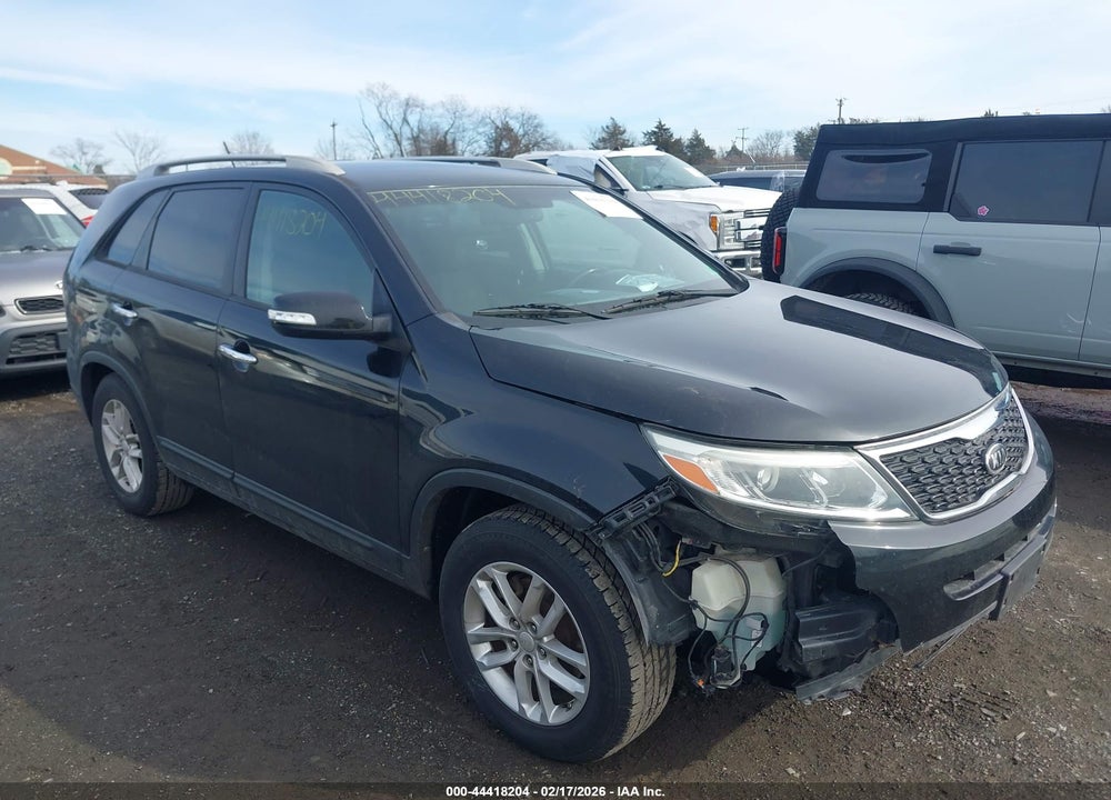 2015 KIA SORENTO LX VIN: 5XYKT4A61FG650193