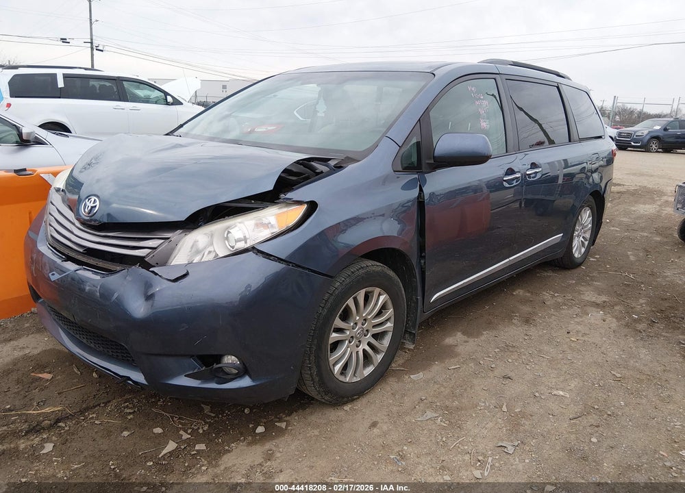 2017 TOYOTA SIENNA XLE 8 PASSENGER VIN: 5TDYZ3DC4HS891675
