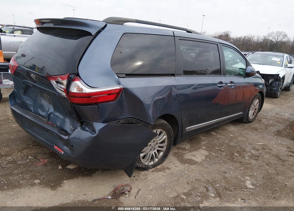2017 TOYOTA SIENNA XLE 8 PASSENGER VIN: 5TDYZ3DC4HS891675