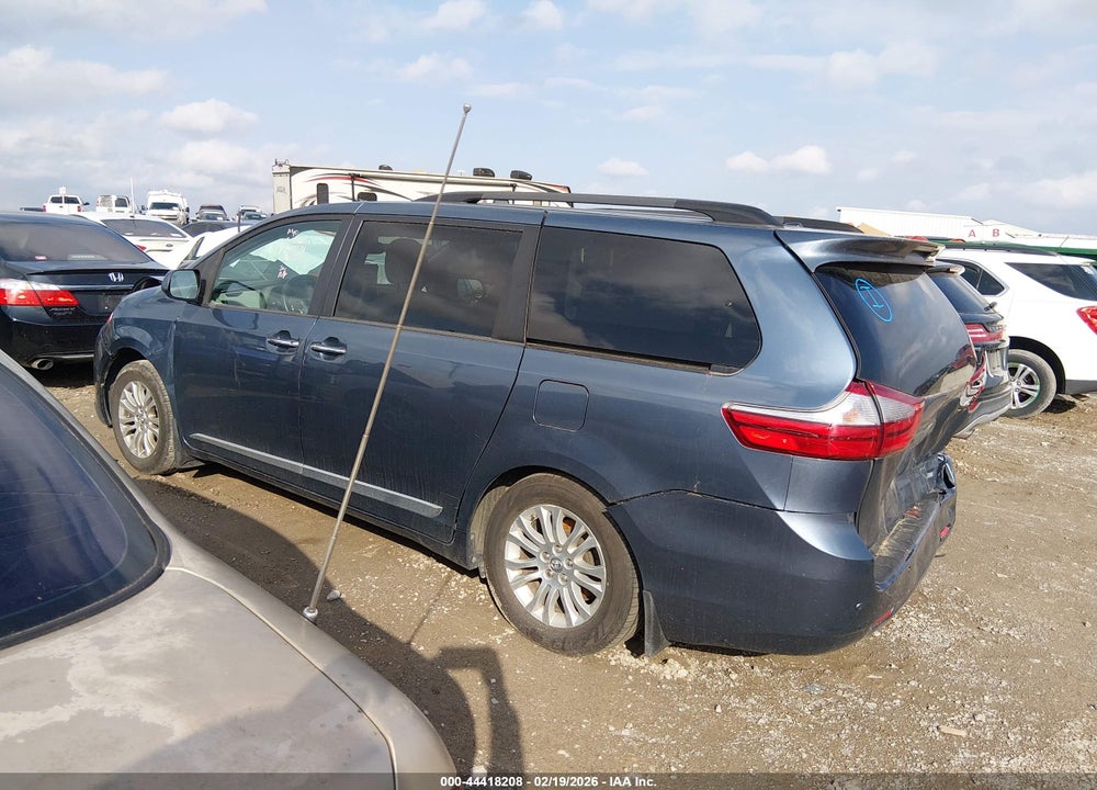 2017 TOYOTA SIENNA XLE 8 PASSENGER VIN: 5TDYZ3DC4HS891675