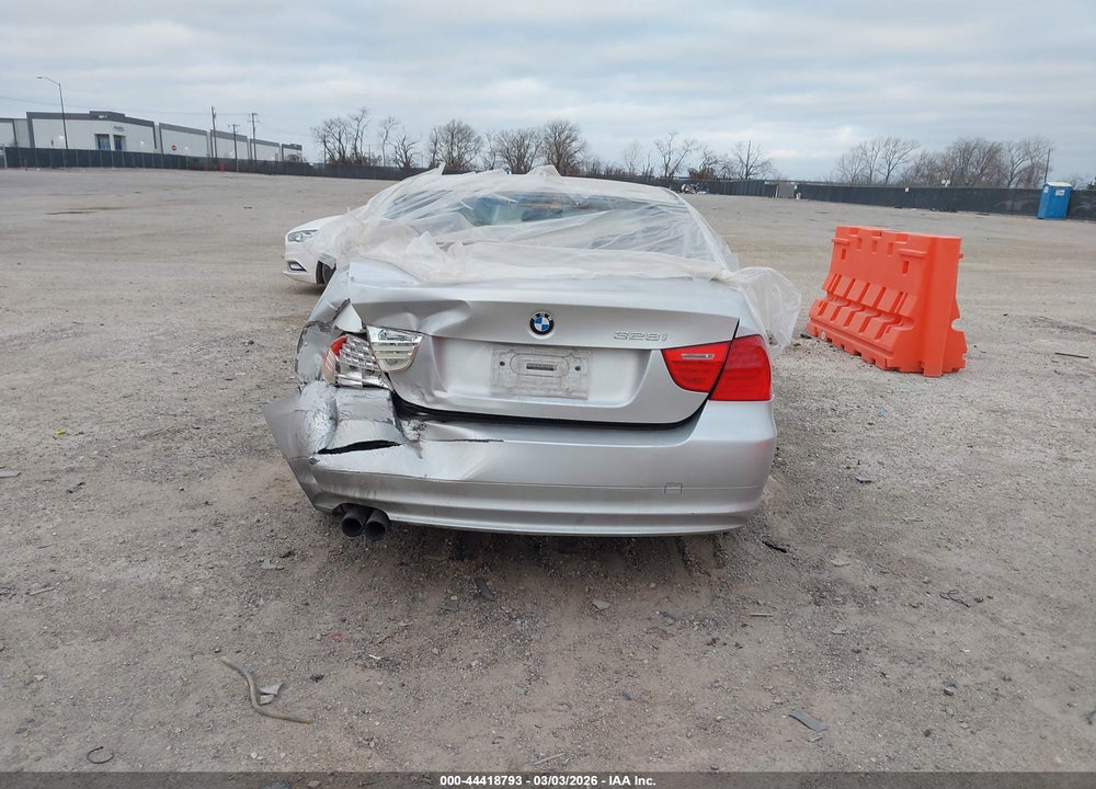 2011 BMW 328I VIN: WBAPH5G52BNM81183