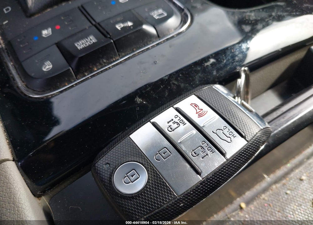 2018 KIA SEDONA SX VIN: KNDMC5C13J6356645