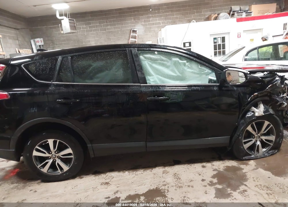 2018 TOYOTA RAV4 XLE VIN: 2T3RFREV6JW794286