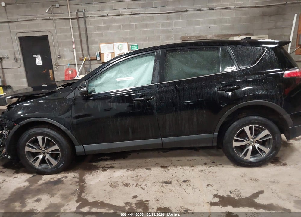 2018 TOYOTA RAV4 XLE VIN: 2T3RFREV6JW794286