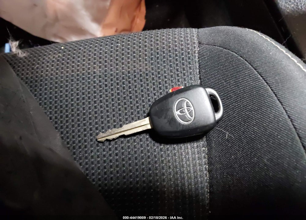 2018 TOYOTA RAV4 XLE VIN: 2T3RFREV6JW794286