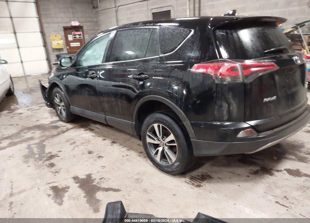 2018 TOYOTA RAV4 XLE VIN: 2T3RFREV6JW794286