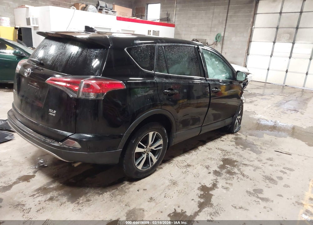 2018 TOYOTA RAV4 XLE VIN: 2T3RFREV6JW794286