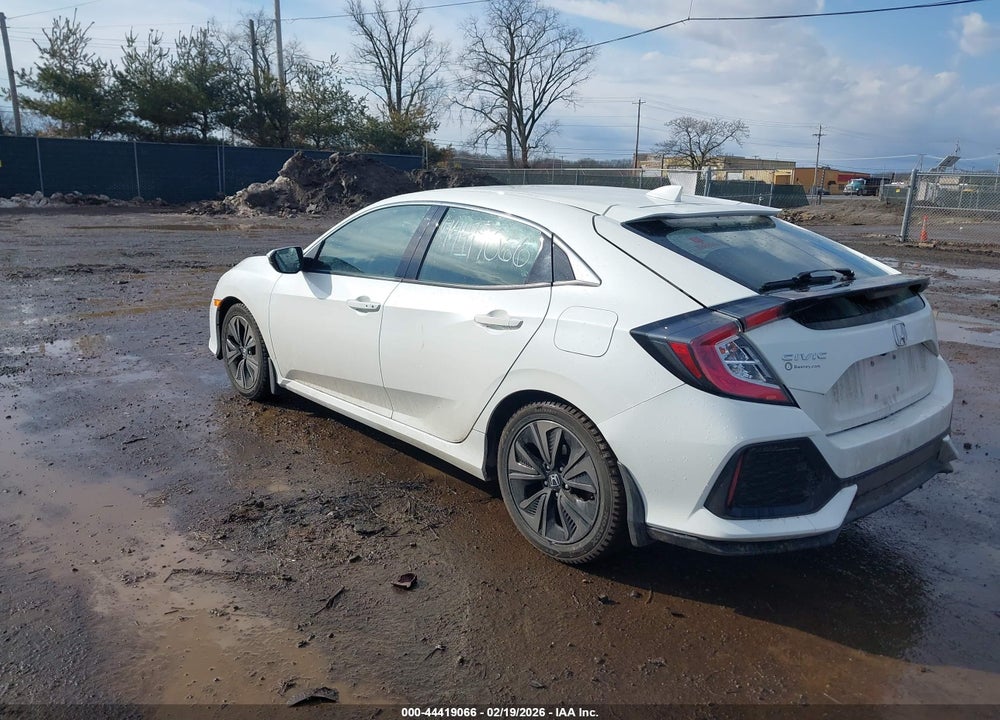 2018 HONDA CIVIC EX VIN: SHHFK7H57JU208083