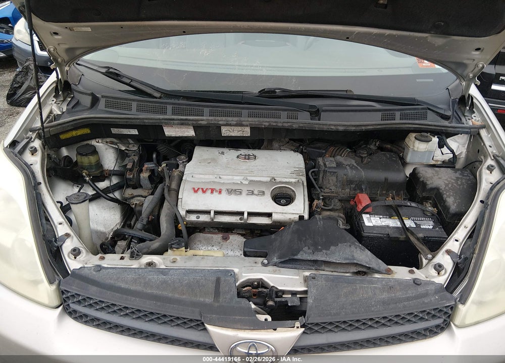 2004 TOYOTA SIENNA XLE VIN: 5TDBA22C74S015672