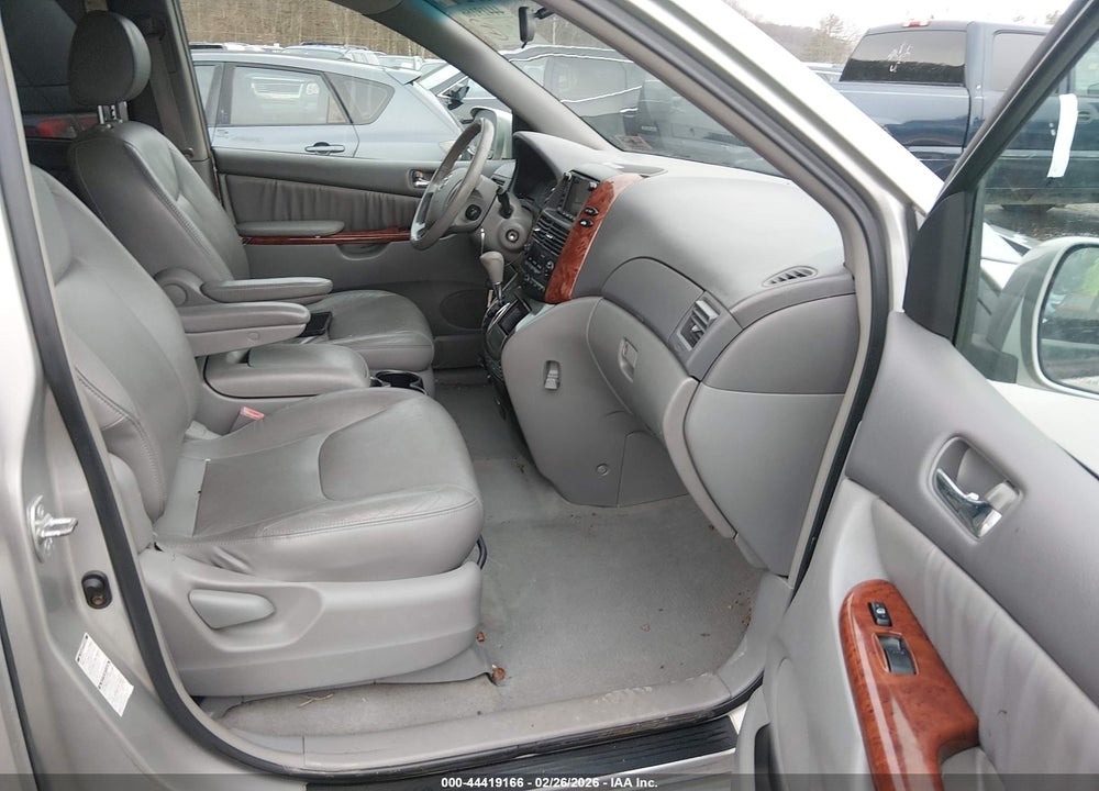 2004 TOYOTA SIENNA XLE VIN: 5TDBA22C74S015672