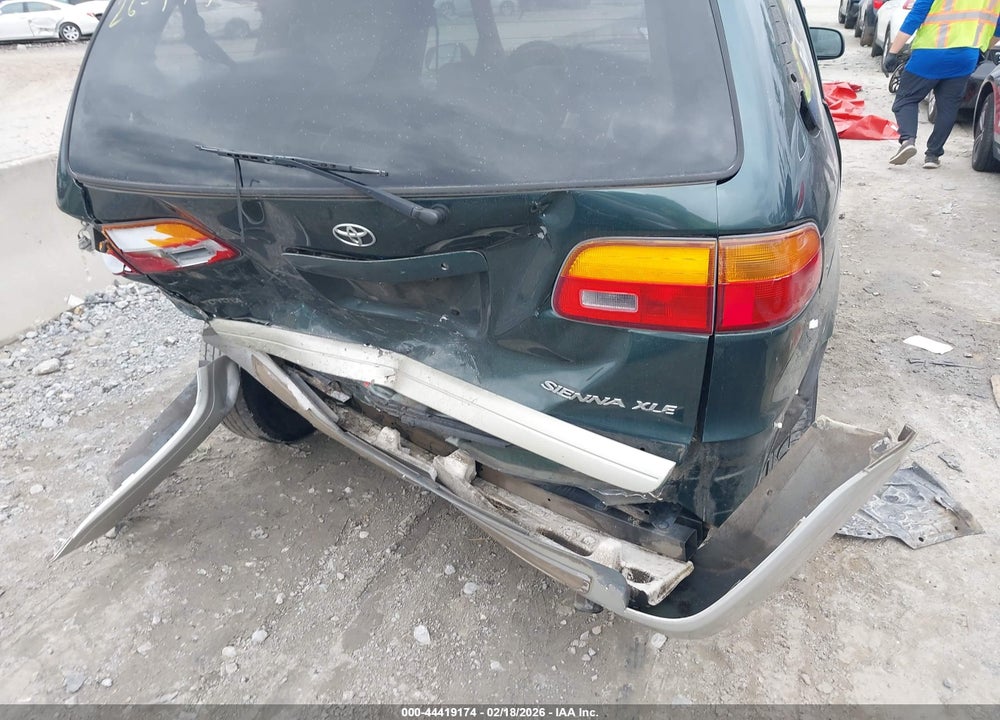 2000 TOYOTA SIENNA XLE VIN: 4T3ZF13C5YU222543