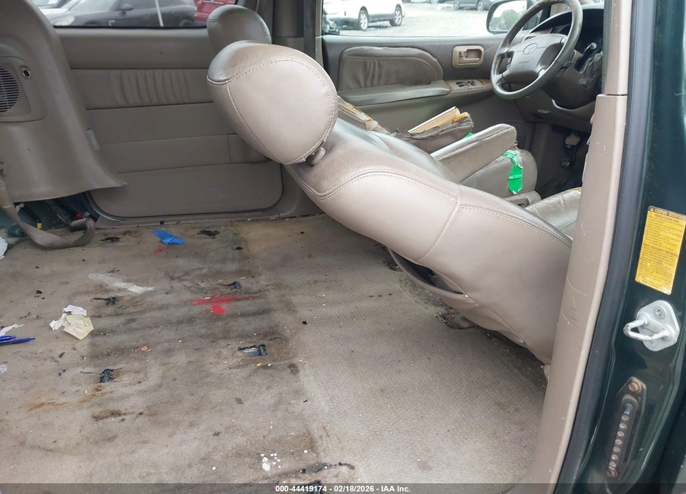 2000 TOYOTA SIENNA XLE VIN: 4T3ZF13C5YU222543