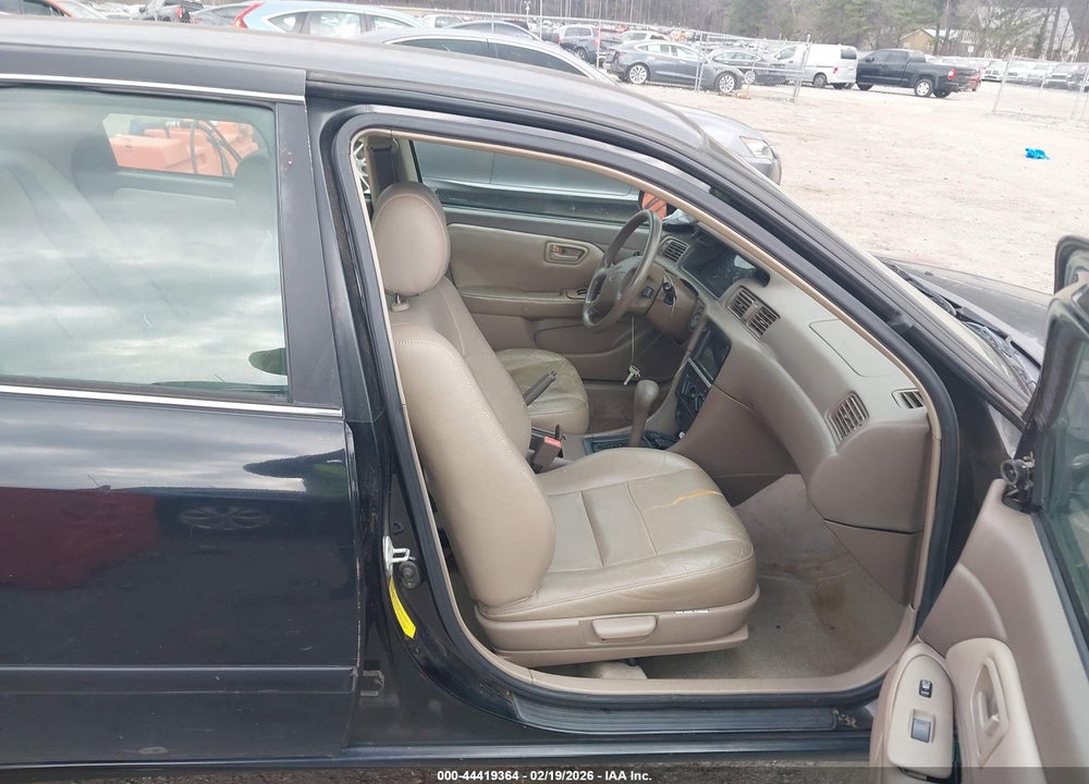 2000 TOYOTA CAMRY LE V6 VIN: 4T1BF28K0YU941229