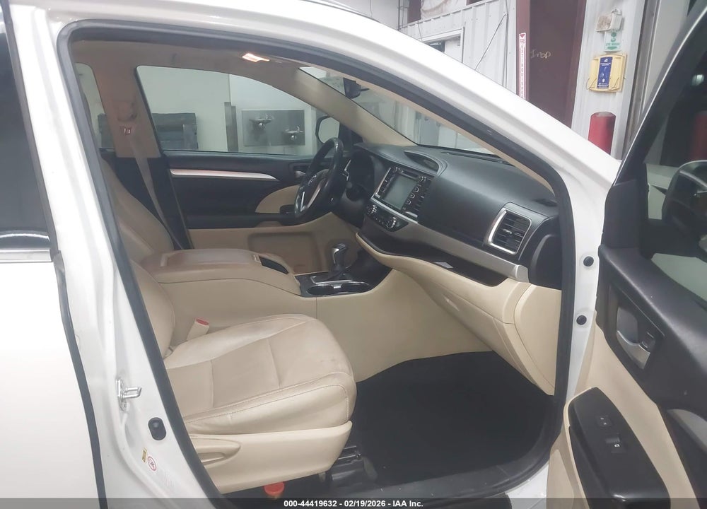 2016 TOYOTA HIGHLANDER XLE V6 VIN: 5TDKKRFH8GS506140
