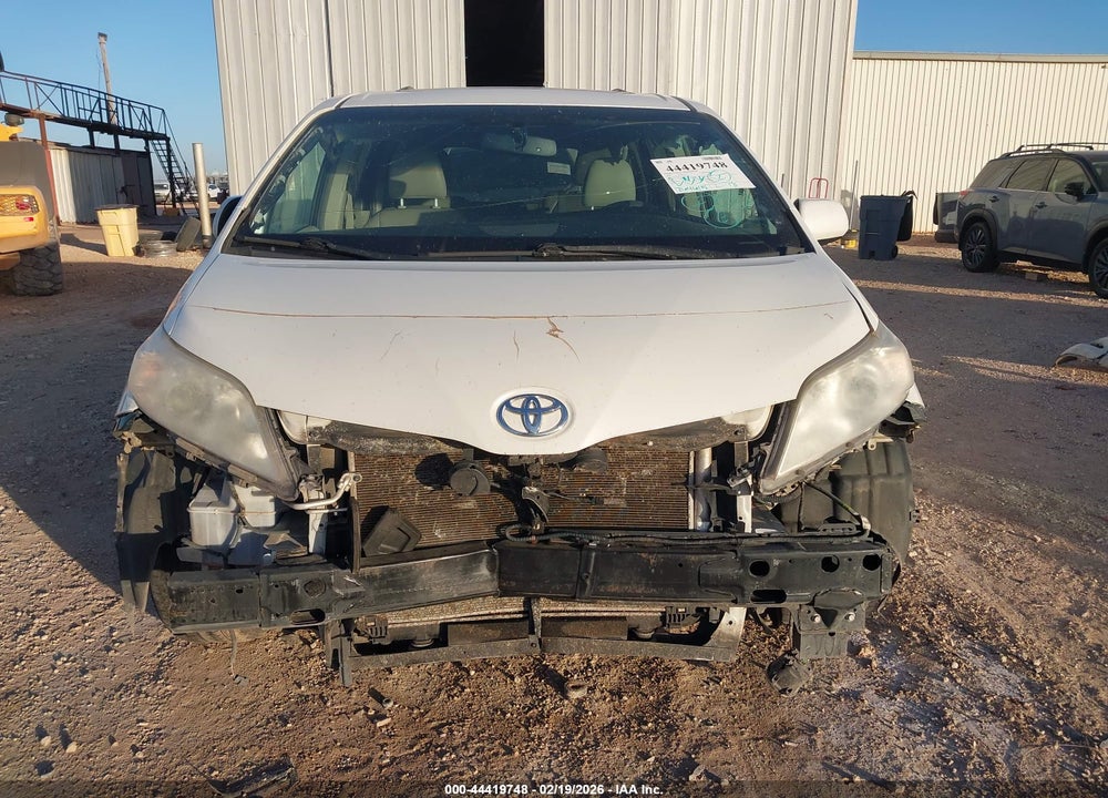 2017 TOYOTA SIENNA XLE PREMIUM 8 PASSENGER VIN: 5TDYZ3DC4HS861754