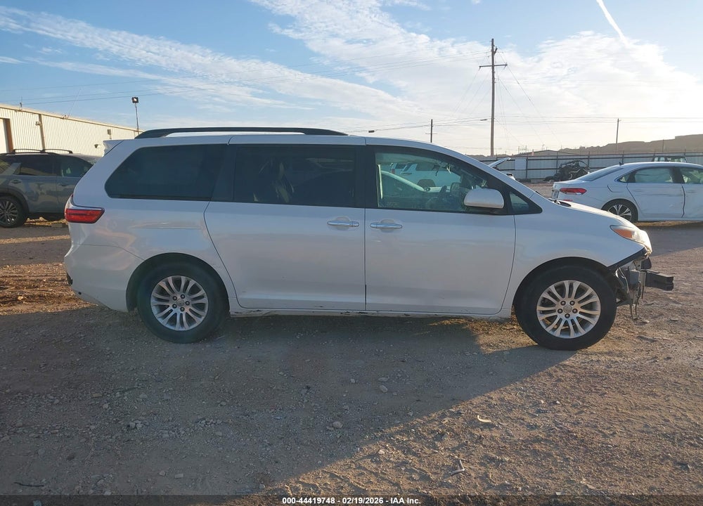 2017 TOYOTA SIENNA XLE PREMIUM 8 PASSENGER VIN: 5TDYZ3DC4HS861754