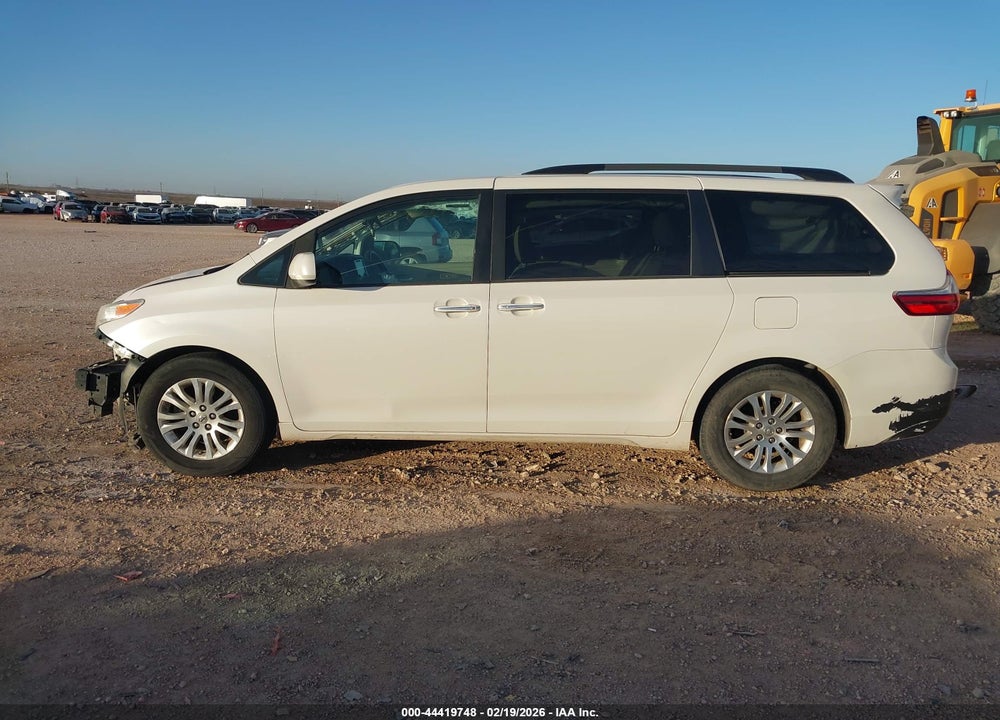 2017 TOYOTA SIENNA XLE PREMIUM 8 PASSENGER VIN: 5TDYZ3DC4HS861754