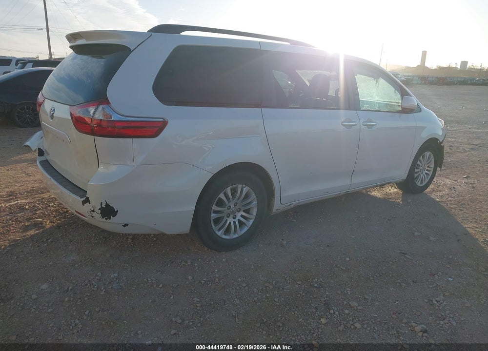 2017 TOYOTA SIENNA XLE PREMIUM 8 PASSENGER VIN: 5TDYZ3DC4HS861754