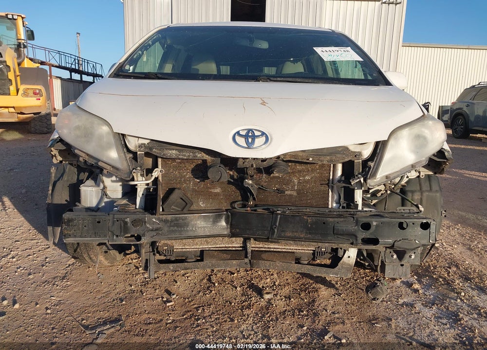 2017 TOYOTA SIENNA XLE PREMIUM 8 PASSENGER VIN: 5TDYZ3DC4HS861754