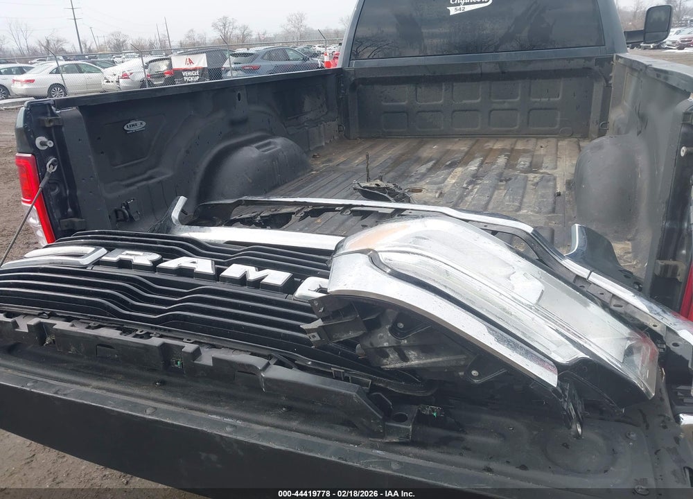 2019 RAM 2500 BIG HORN  4X4 8' BOX VIN: 3C6UR5JL4KG519233