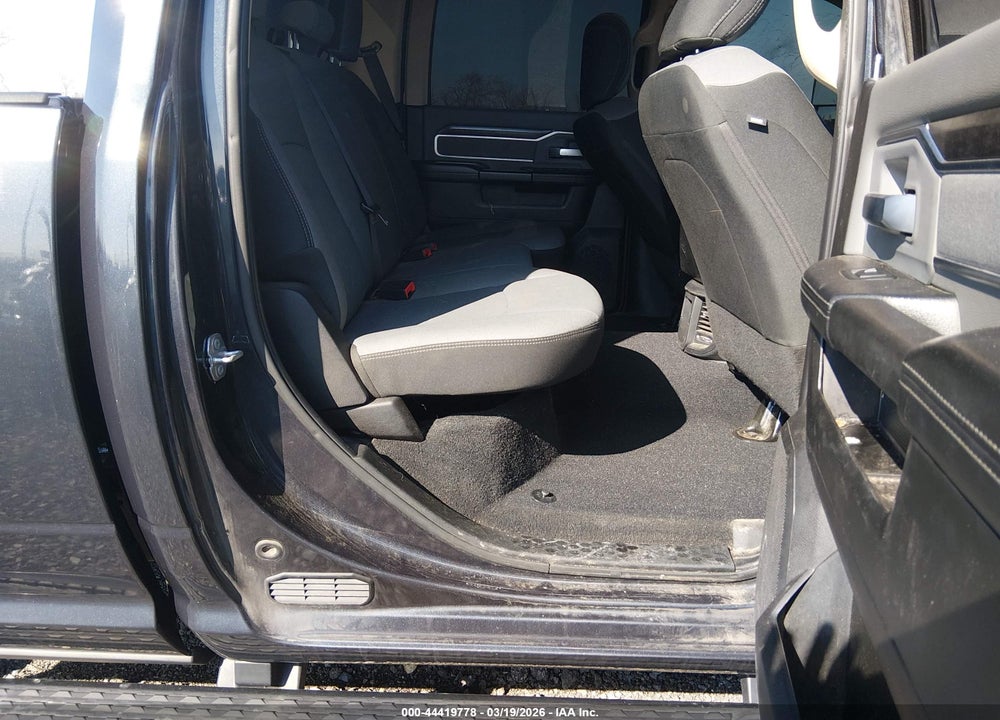 2019 RAM 2500 BIG HORN  4X4 8' BOX VIN: 3C6UR5JL4KG519233