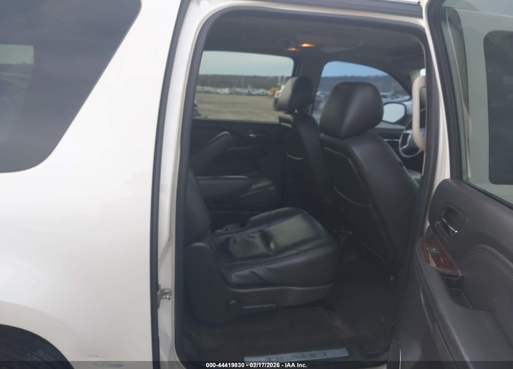 2013 GMC YUKON XL 1500 DENALI VIN: 1GKS2MEF9DR237857
