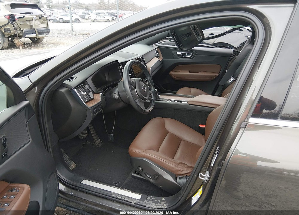 2021 VOLVO XC60 T5 MOMENTUM VIN: YV4102RK8M1850606
