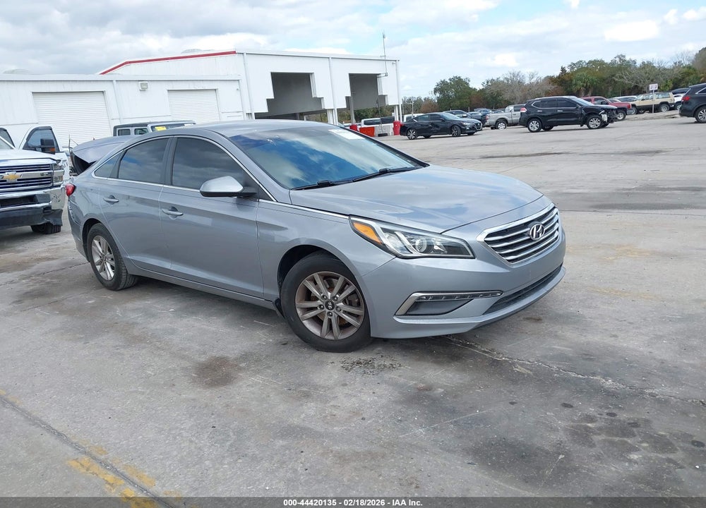 2015 HYUNDAI SONATA SE VIN: 5NPE24AF1FH185522