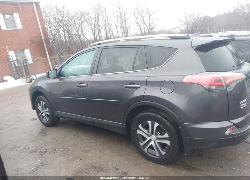 2017 TOYOTA RAV4 LE VIN: 2T3BFREV2HW585347