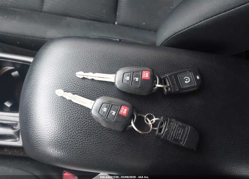 2017 TOYOTA RAV4 LE VIN: 2T3BFREV2HW585347