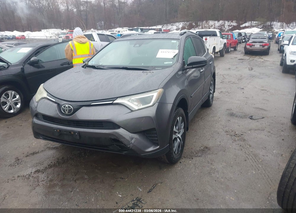 2017 TOYOTA RAV4 LE VIN: 2T3BFREV2HW585347