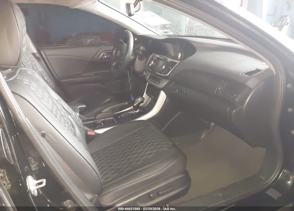 2015 HONDA ACCORD HYBRID EX-L VIN: 1HGCR6F57FA015074