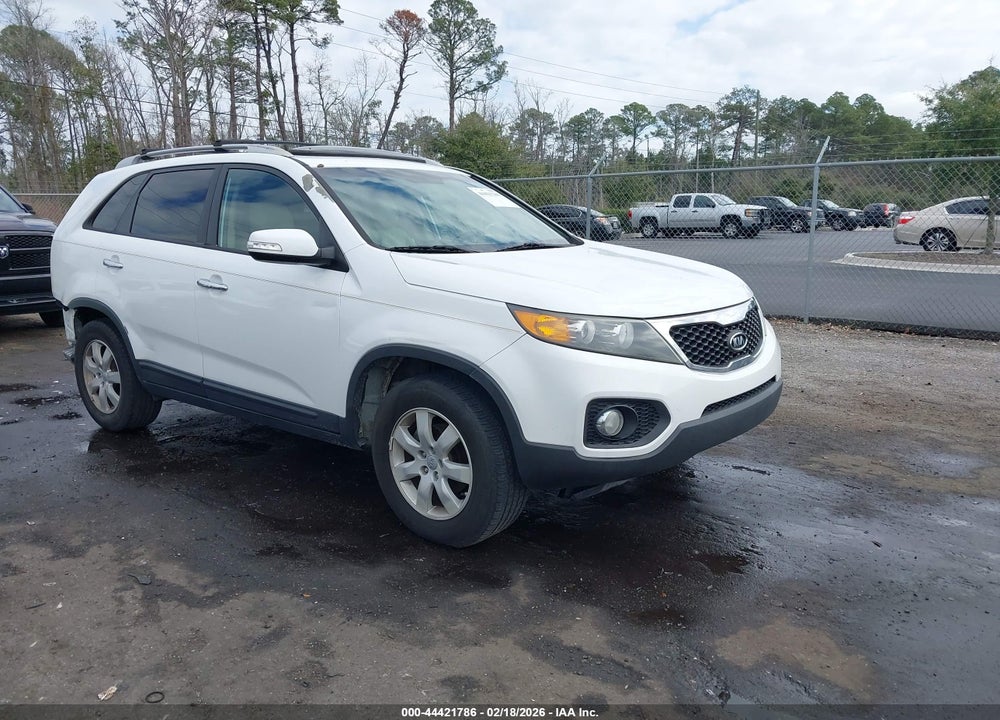 2013 KIA SORENTO LX VIN: 5XYKT3A68DG386414