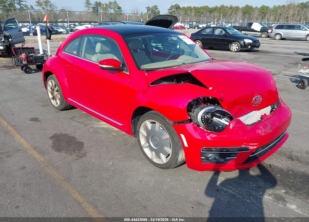 2019 VOLKSWAGEN BEETLE 2.0T SE VIN: 3VWJD7AT3KM712784
