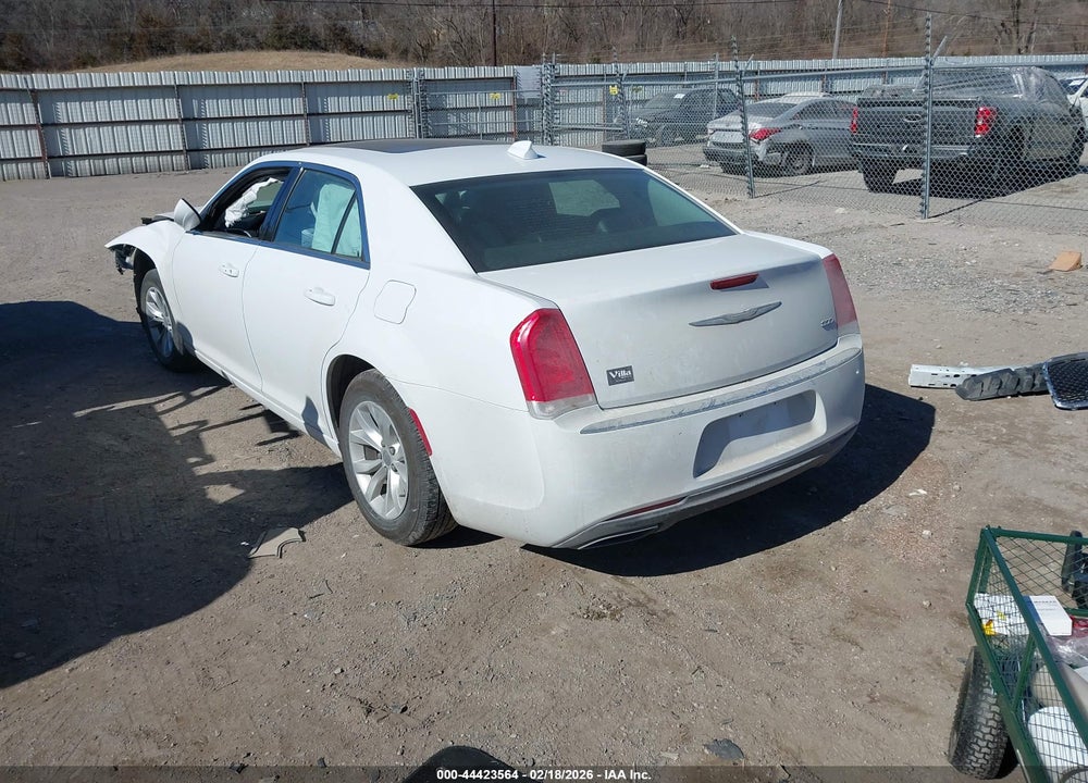 2015 CHRYSLER 300 LIMITED VIN: 2C3CCAAG4FH931907