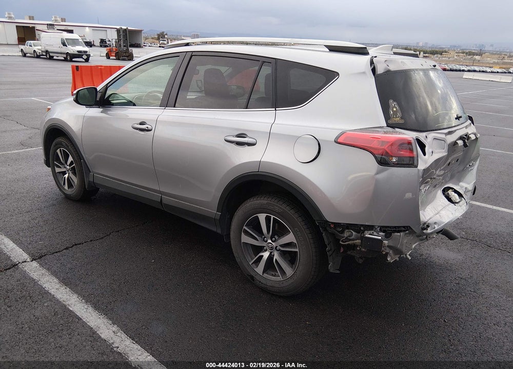 2018 TOYOTA RAV4 XLE VIN: JTMRFREV1JJ225280