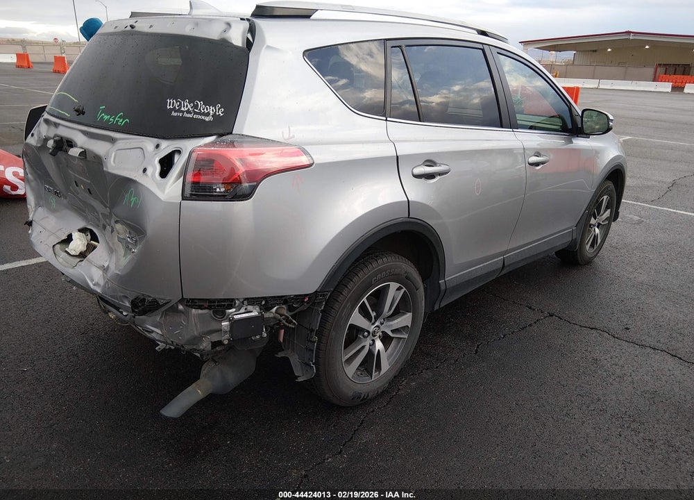 2018 TOYOTA RAV4 XLE VIN: JTMRFREV1JJ225280